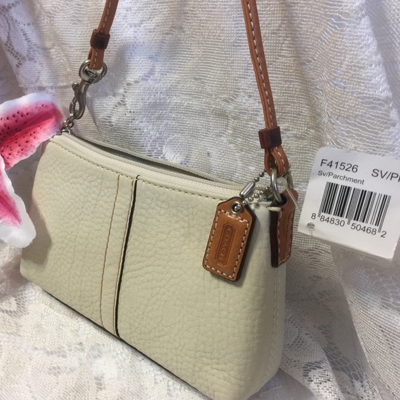 Coach F41526 Pebble Leather wristlet NWT - Picture 8 of 8